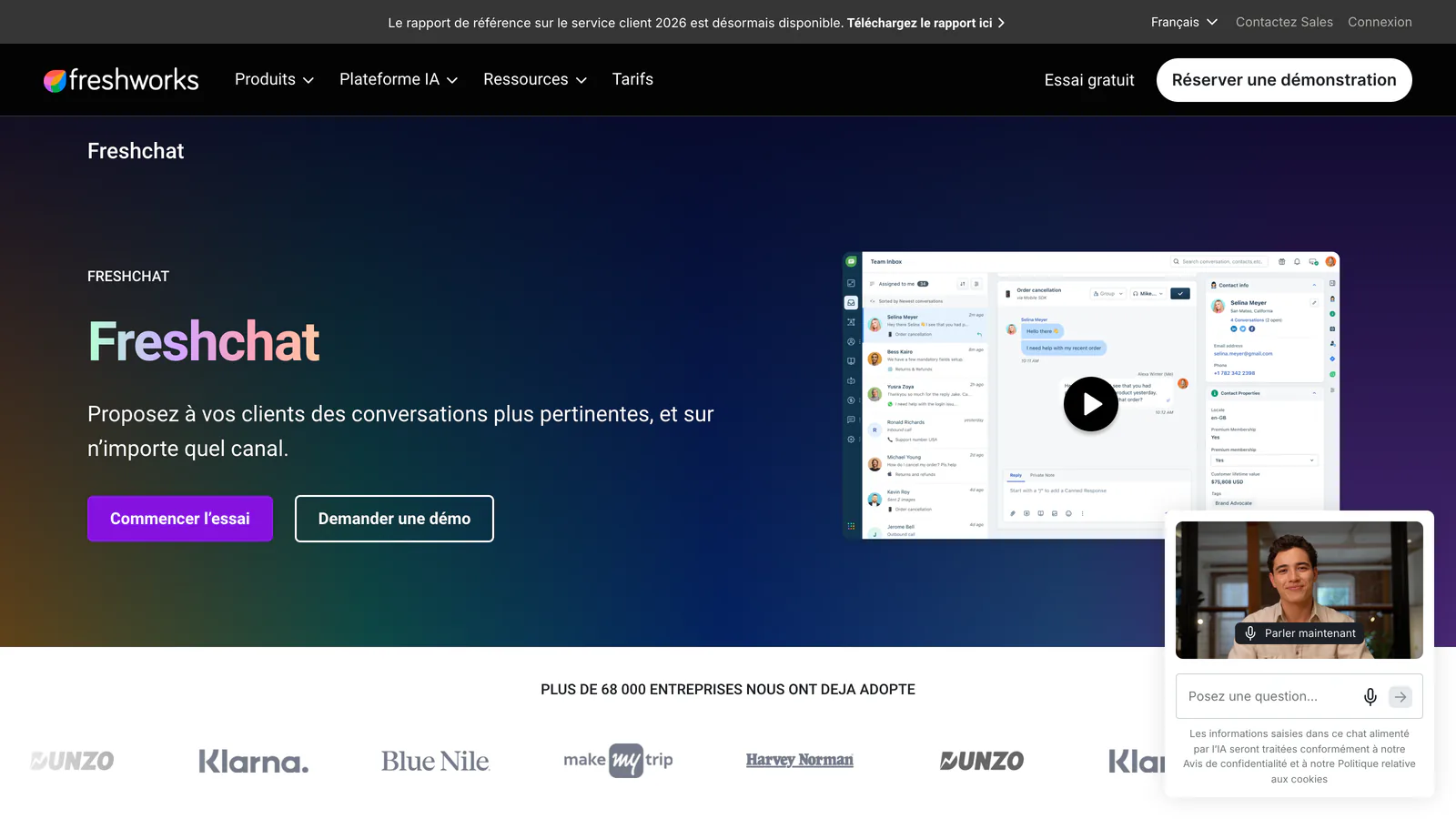 Page Freshchat de Freshworks présentant la messagerie client et une démonstration vidéo